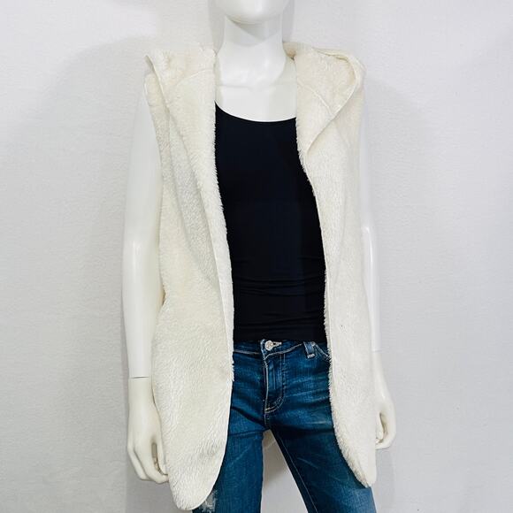 Love Tree Sleeveless Sweater Womens Large White Fuzzy Hoodie Pockets Nordstroms - Picture 8 of 13